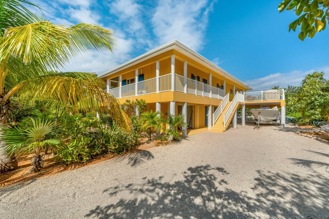 Tropical Runaway Cayman Brac In West End, Sister Islands, Cayman