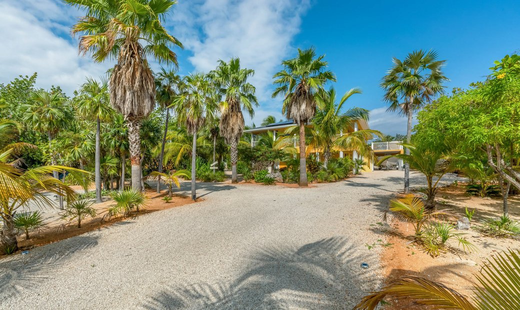 Tropical Runaway Cayman Brac In West End, Sister Islands, Cayman