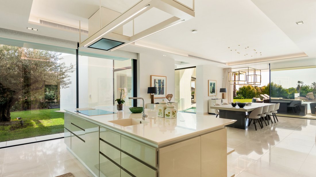 Villa in Elviria-Cabopino, Marbella, Spain 5 - 12327701