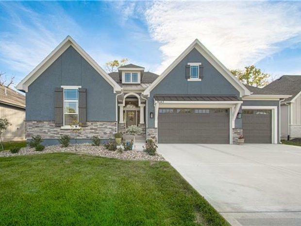 Luxury houses for sale in Lenexa - 620x465xc 