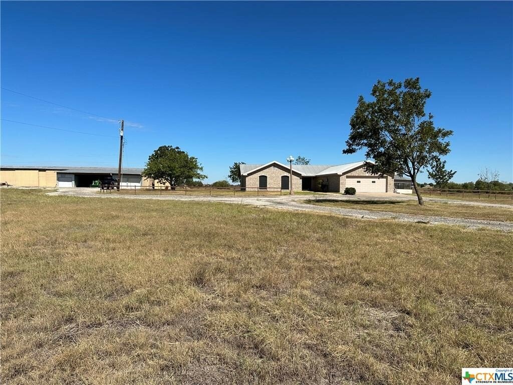 4 Bedrooms Farm/Ranch In Beyersville, Texas, United States For Sale