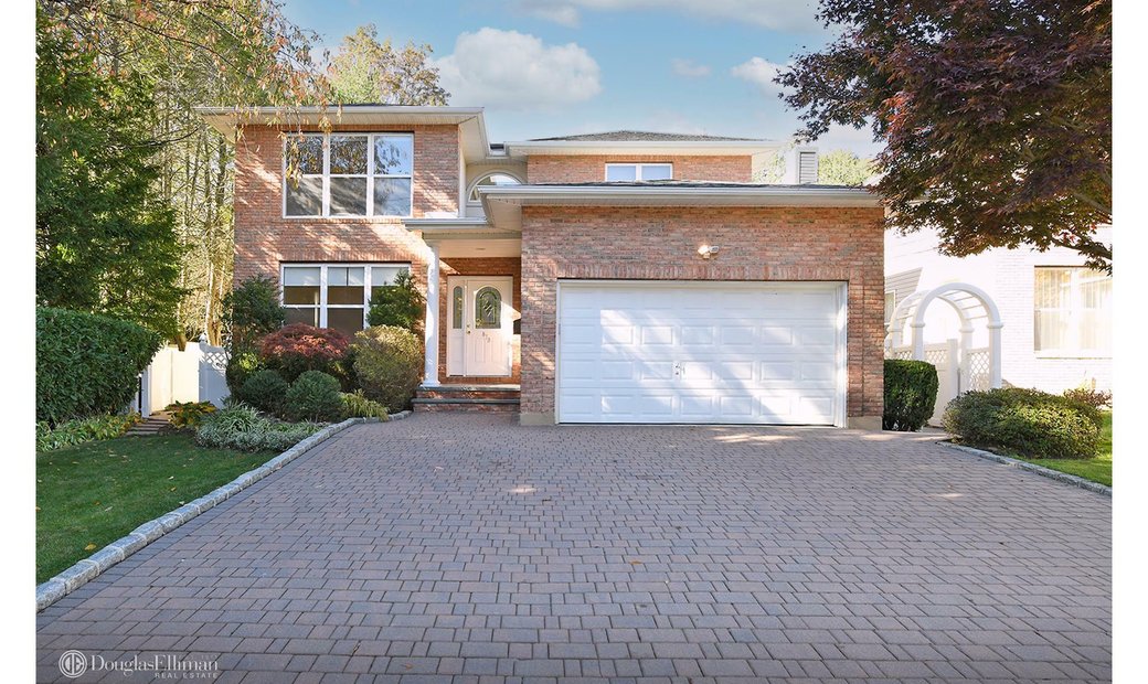 House Port Washington In Port Washington, New York, United States For