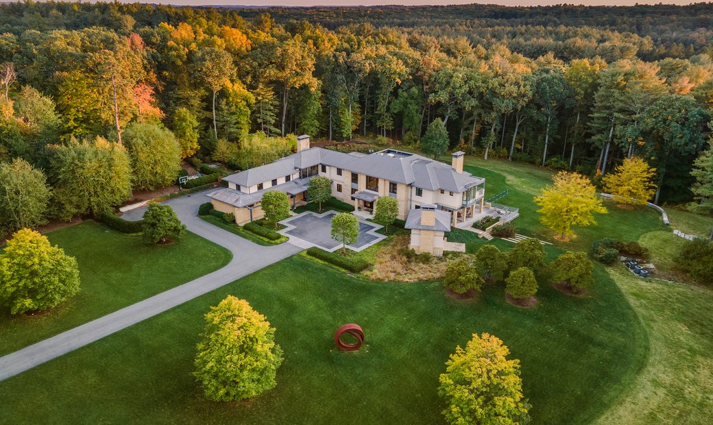 A Modern Architectural Gem In Weston In Weston, Massachusetts, United