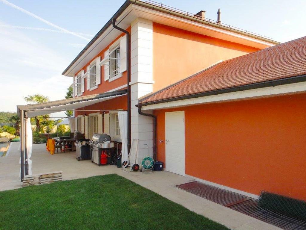 Jolie Maison Individuelle In Veyrier, Genève, Switzerland For Sale