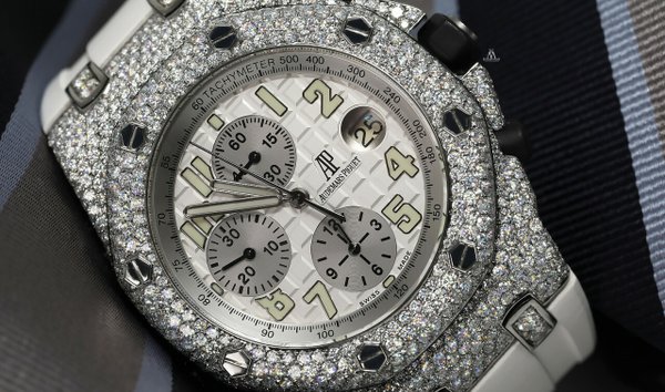 Audemars Piguet Royal Oak Offshore Customized with Genuine Diamonds 25721ST.OO.1000ST.09 (12335512)