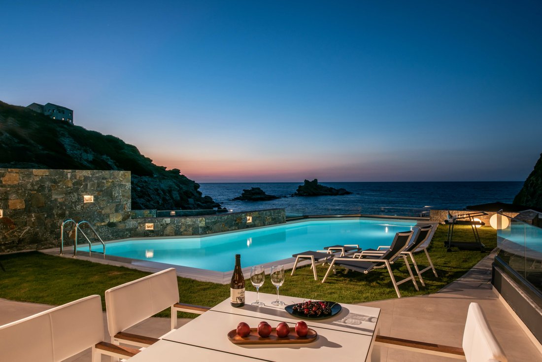 Sea Froντ Luxury Apartment With Swimingpool In Mades, Greece For Sale