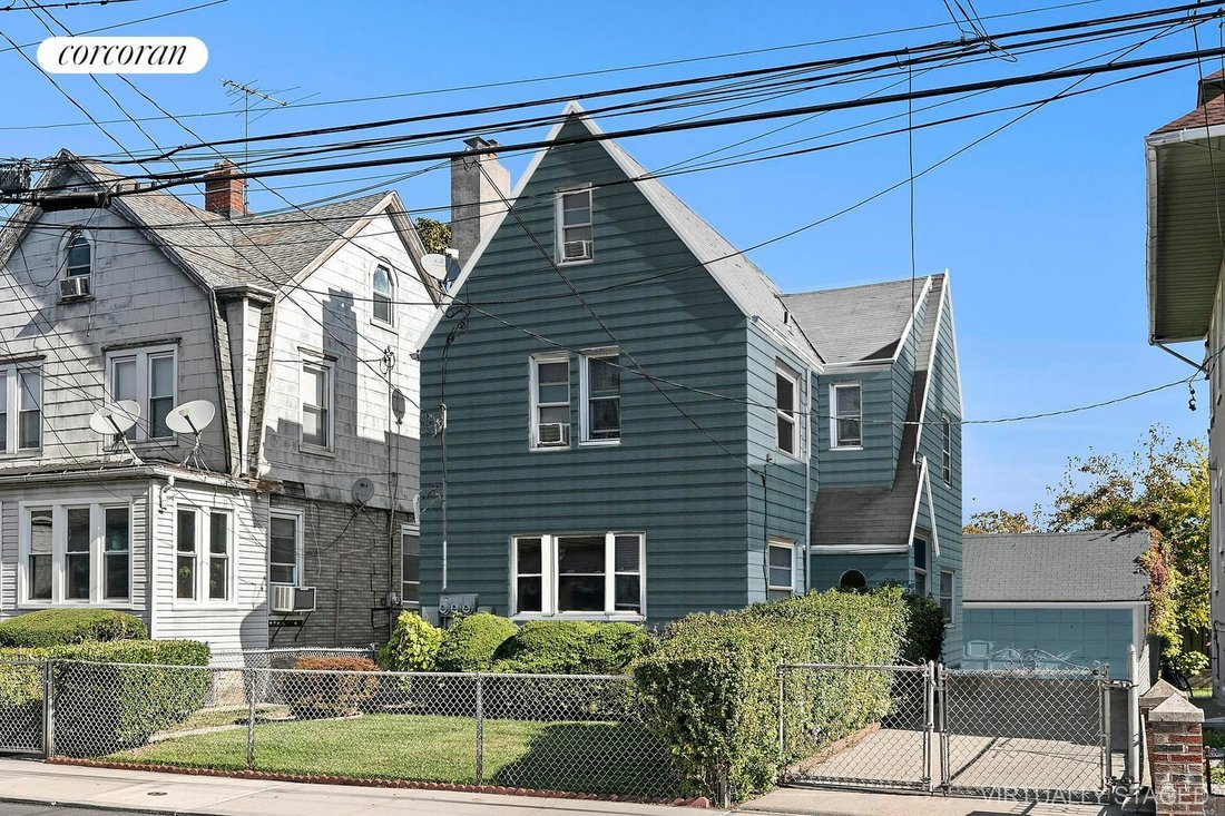 27 31 Ericsson Street, Queens, Ny 11369 In New York, New York, United