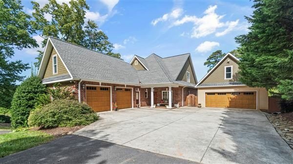 House in Hickory, North Carolina, United States 1 - 12332911