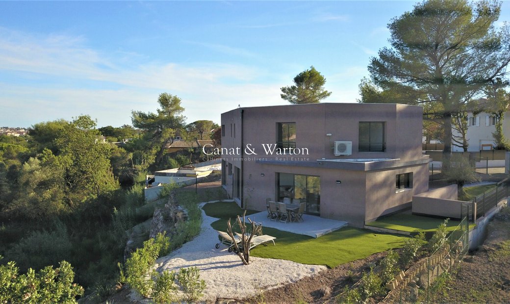 Villa Contemporaine In Fréjus, Provence Alpes Côte D'azur, France For