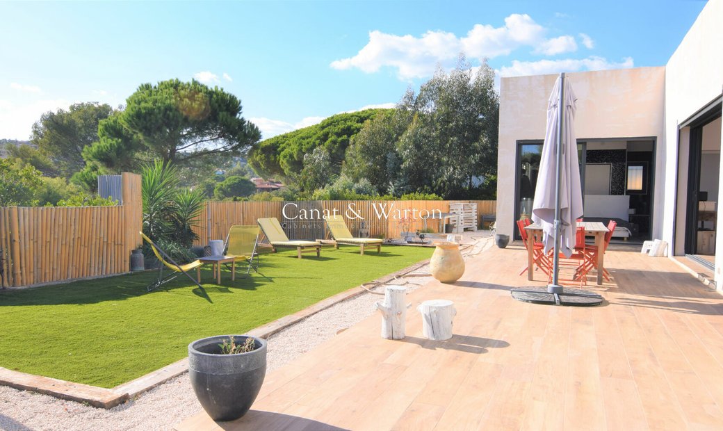 Villa Frejus 360 M2 In Fréjus, Provence Alpes Côte D'azur, France For
