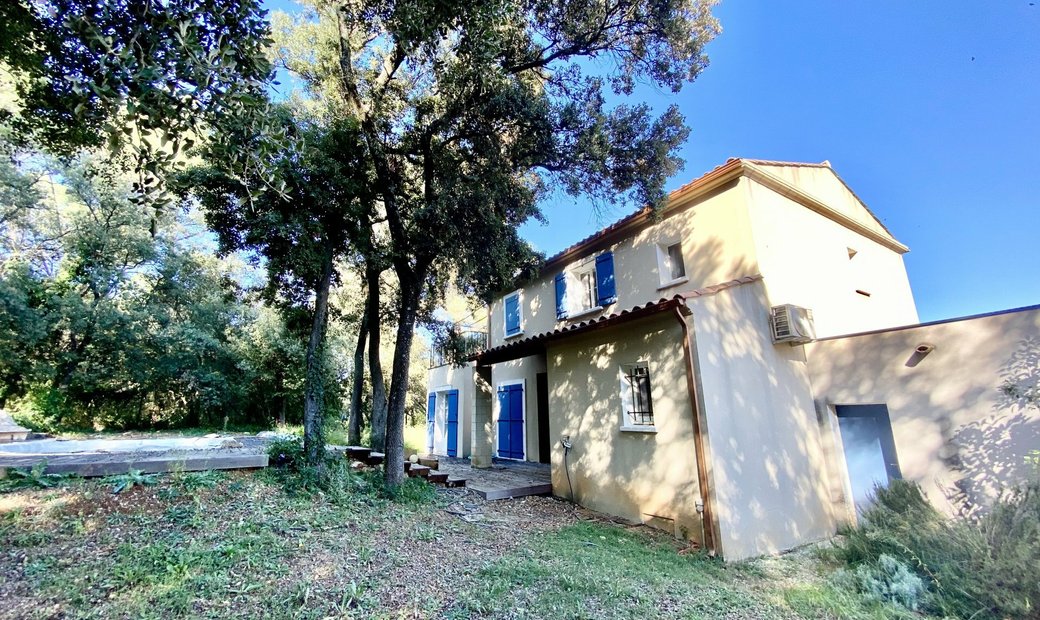 Castries House In Castries, Occitanie, France For Sale (12337969)
