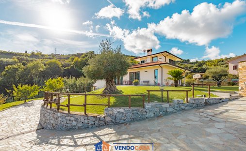 Villa in Massa, Tuscany, Italy 1