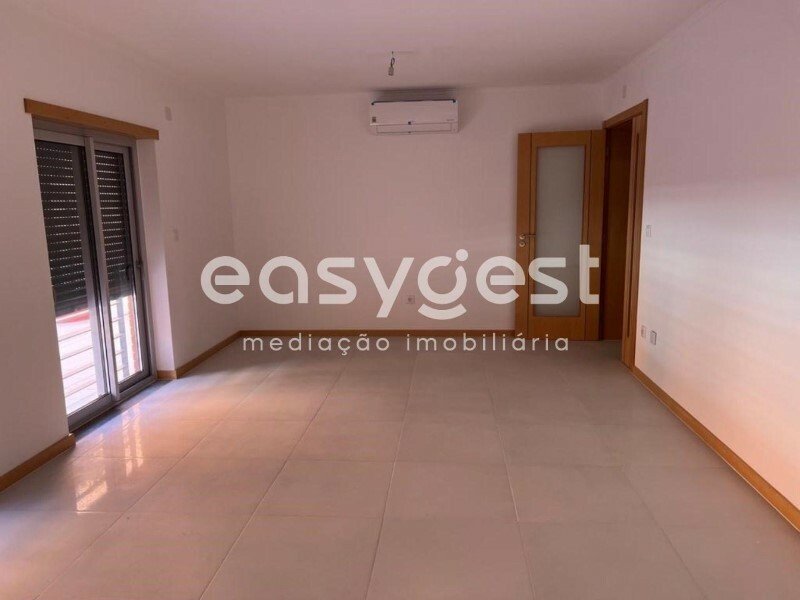 New 3 Bedroom Apartment In Vigias Do Tejo In Marvila, In Lisboa