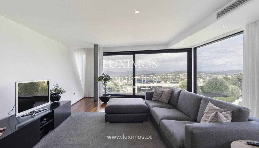 Contemporary Villa With Garden, For Sale, In In Guimaraes, Braga