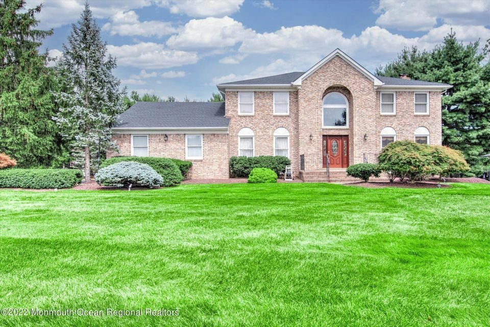 5 Bedrooms Single Family In Marlboro Township, New Jersey, United States For Sale (12339151)