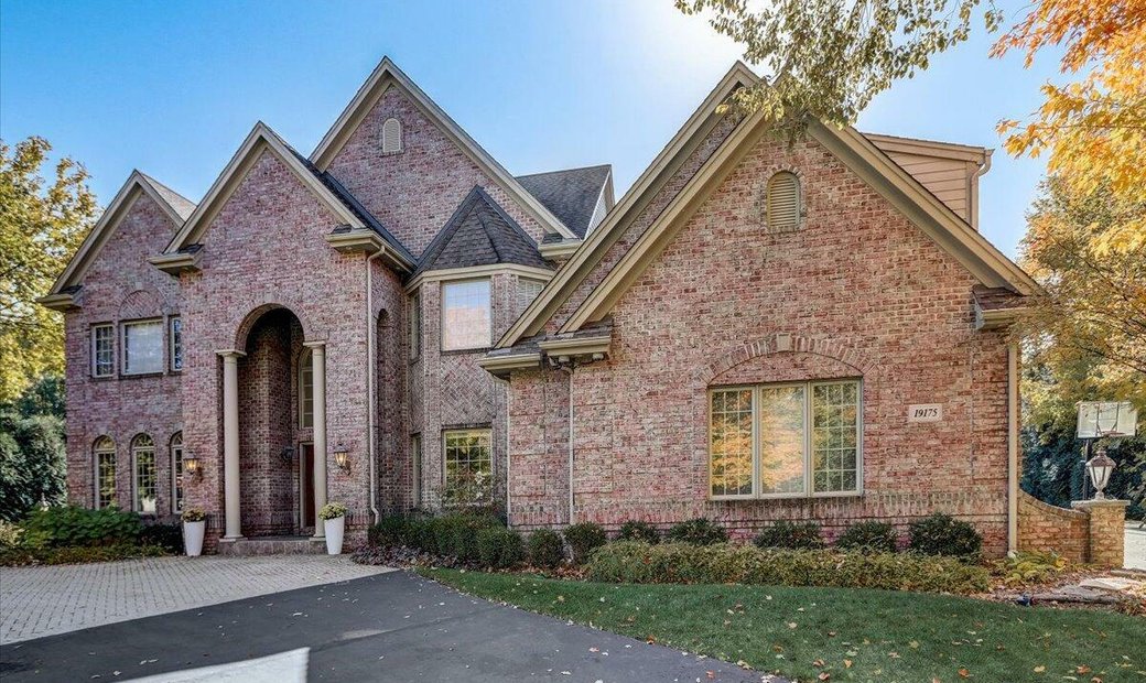 7 Bedrooms Single Family Detached In Brookfield, Wisconsin, United