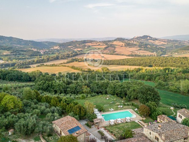 Luxury panoramic / scenic view estates for sale in Collazzone, Umbria ...