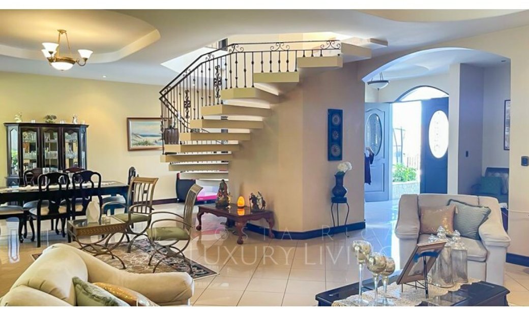 19870 Casa Con Piscina En Venta, Residencial En Heredia, Heredia, Costa ...