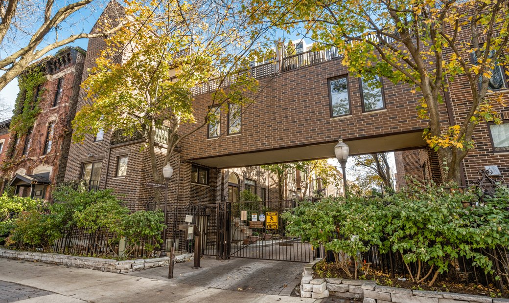 Largest End Unit Townhome In Chicago, Illinois, United States For Sale