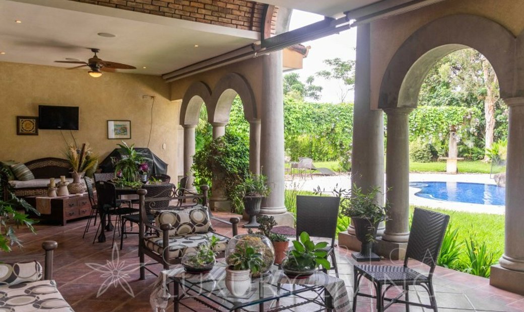 19428 Impressive One Story House With Pool And 5 In Alajuela, Costa