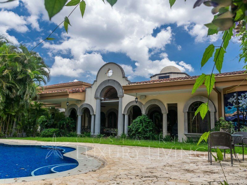 19428 Impressive One Story House With Pool And 5 In Alajuela, Costa
