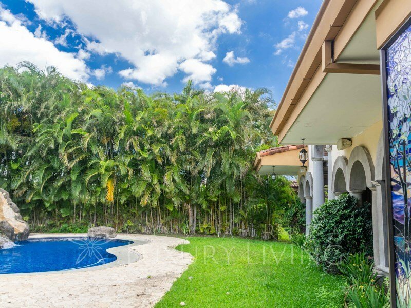 19428 Impressive One Story House With Pool And 5 In Alajuela, Costa
