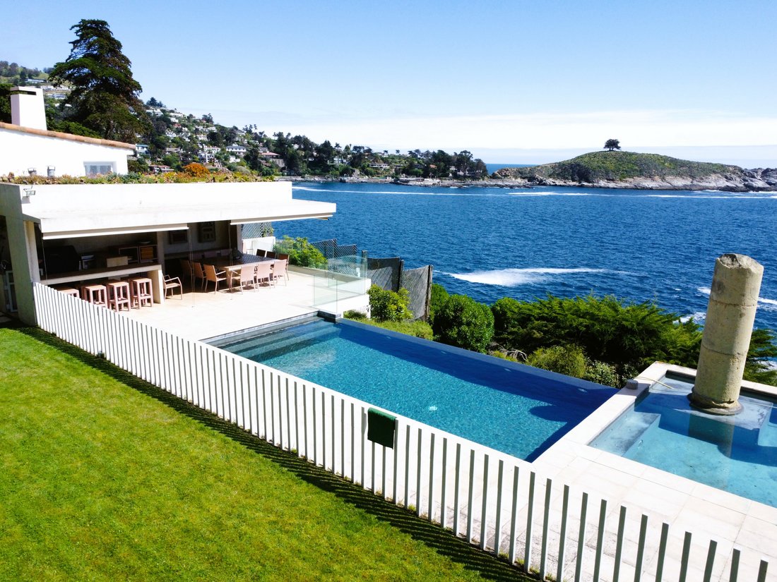 Great House Steps From Zapallar Beach In Zapallar, Valparaíso, Chile
