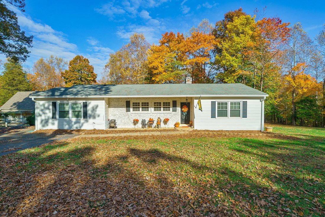 3 Bedrooms Single Family Detached In Pfafftown, North Carolina, United