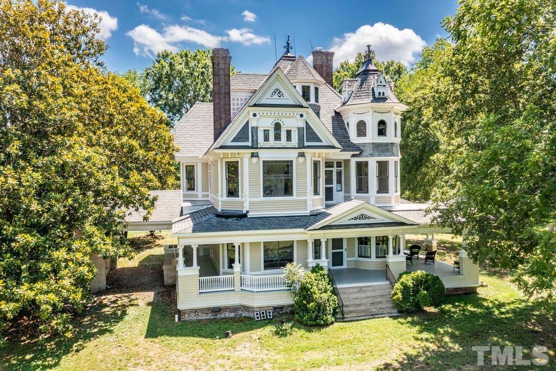 5 Bedrooms Single Family Detached In Saxapahaw, North Carolina, United