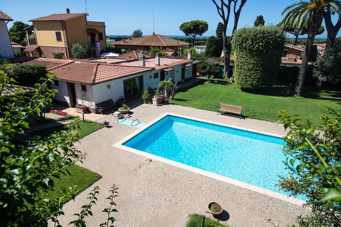 Villa With Swimming Pool In Lido Dei Pini