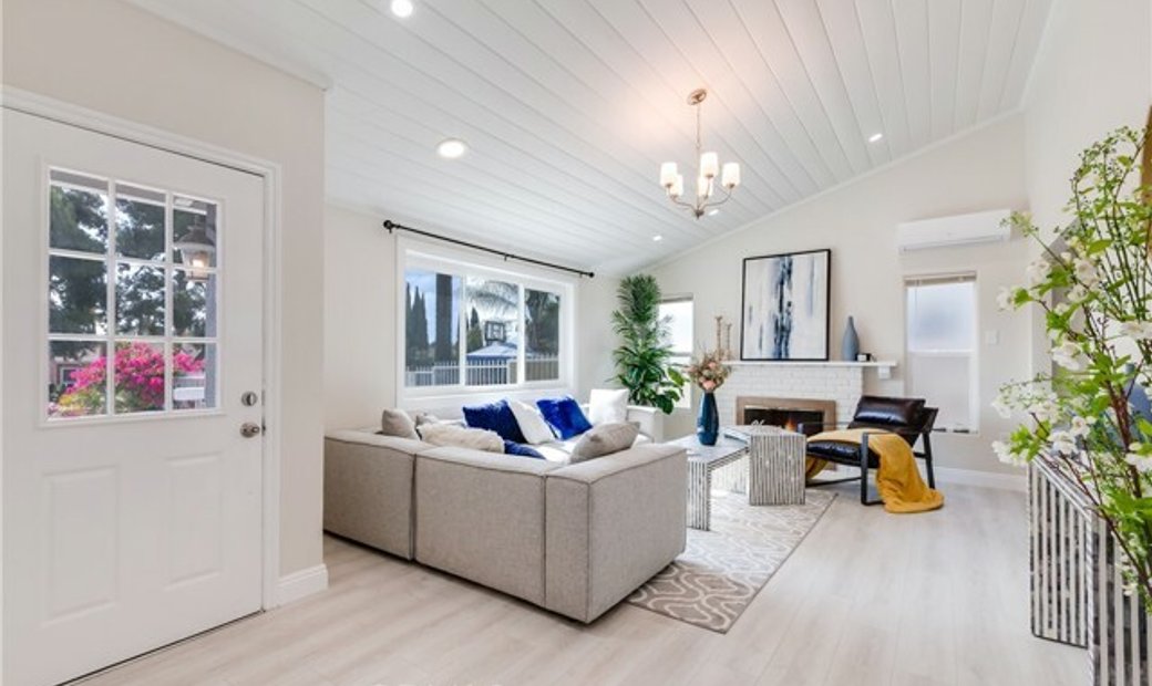 Duplex In Los Angeles, California, United States For Sale (12353114)