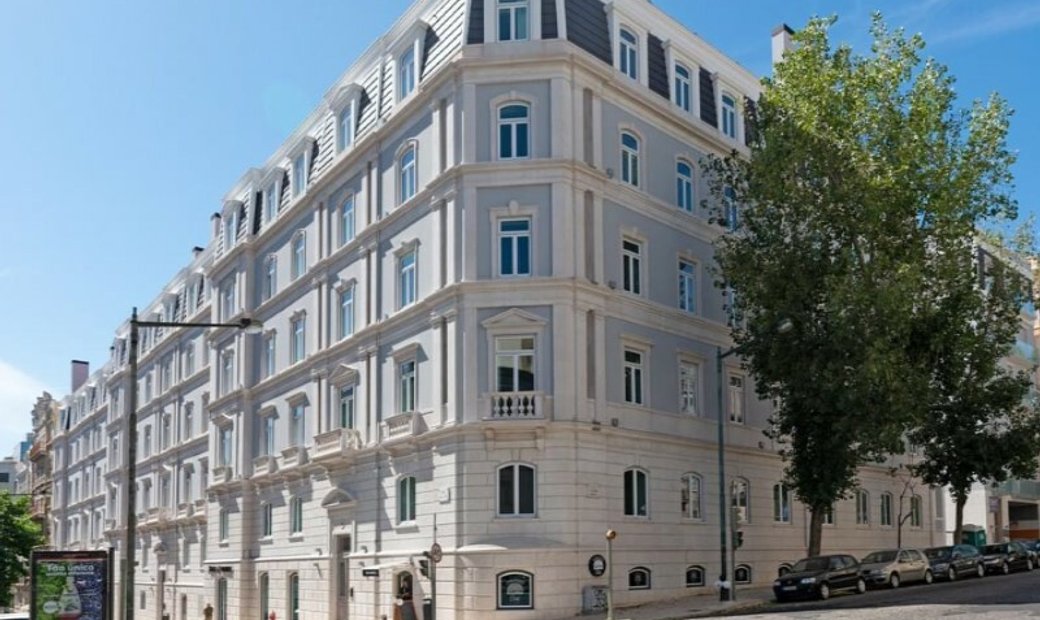 2 Bedroom Apartment, Furnished, Located In The In Lisbon, Lisbon