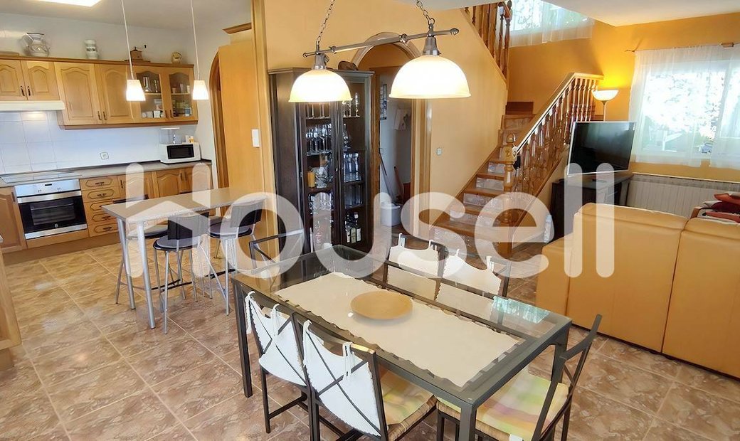 Villa For Sale Of 193 M² (193 M²) In Calle Espinillo, 05440 In ávila