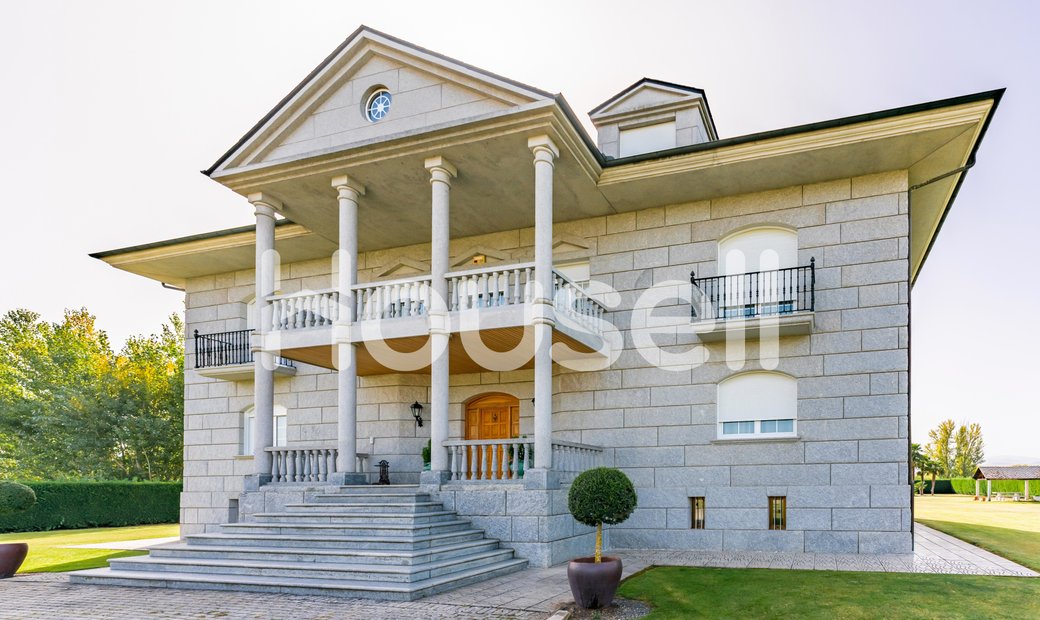 Villa For Sale Of 947 M² (947 Sqm) In In Narayola, Castile And León