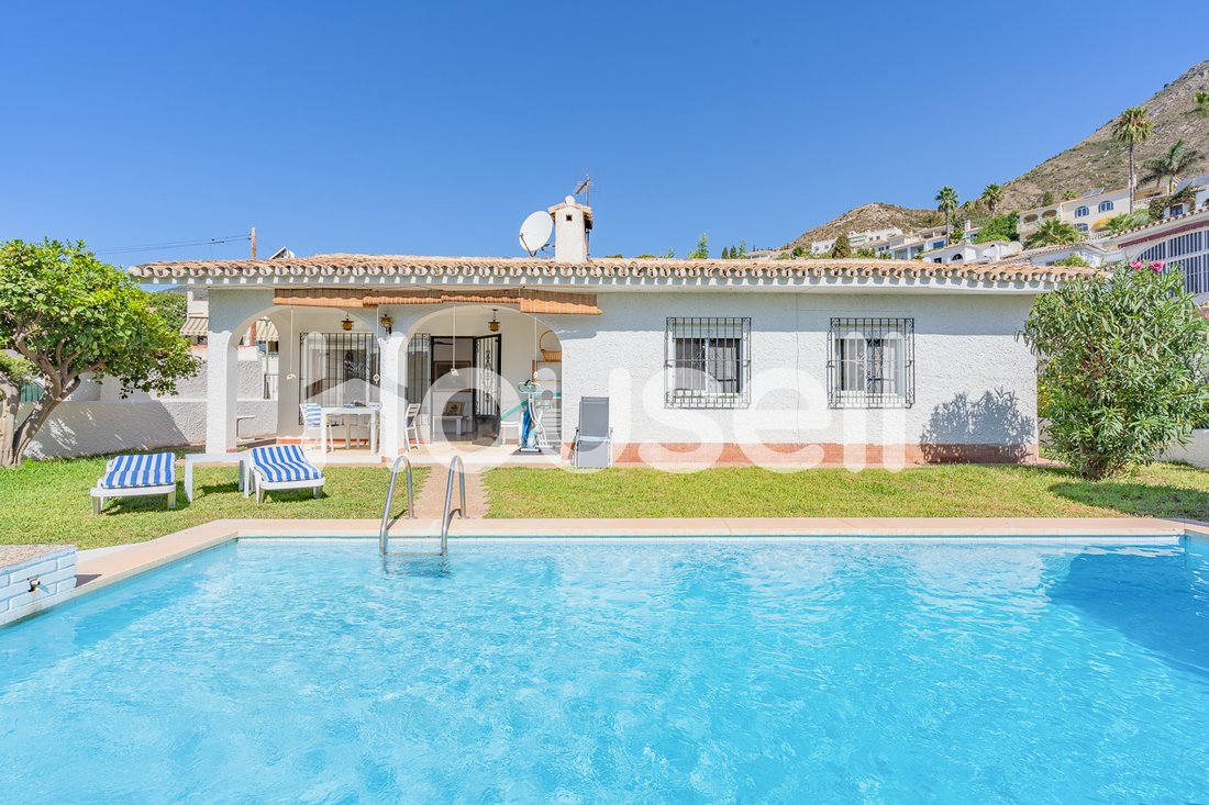 House For Sale Of 175 M² (175 Sqm) In Calle In Benalmádena, Andalusia