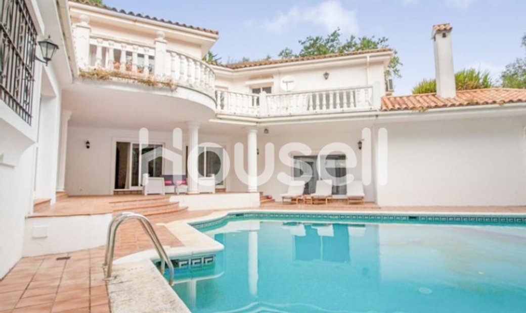 House For Sale Of 363m² Calle Cortes, 11360 San In San Roque, Andalusia
