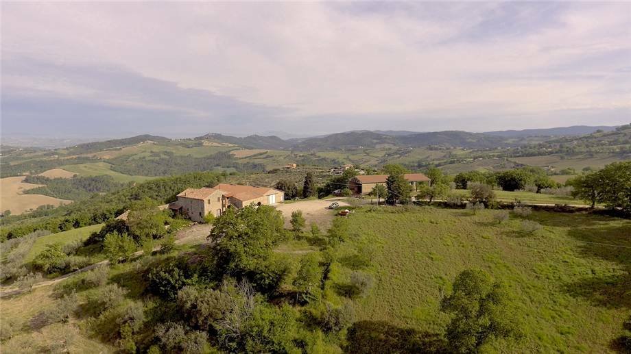 Farm Ranch in Gualdo Cattaneo, Umbria, Italy 5 - 12355207