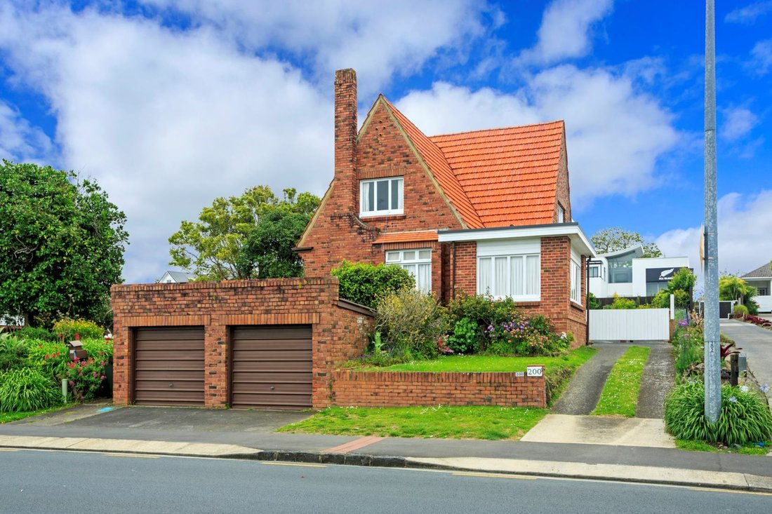 Ideally Located Gracious Home In Takapuna In Auckland, Auckland, New