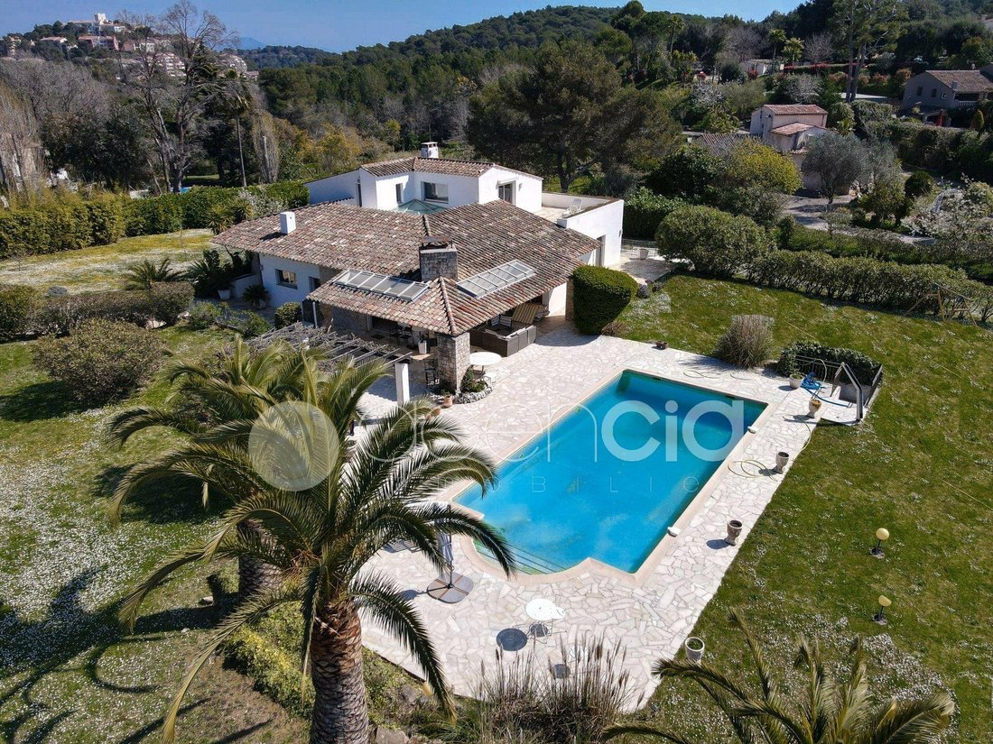 Secured Domain Spacious In Le Provence Alpes Côte D'azur