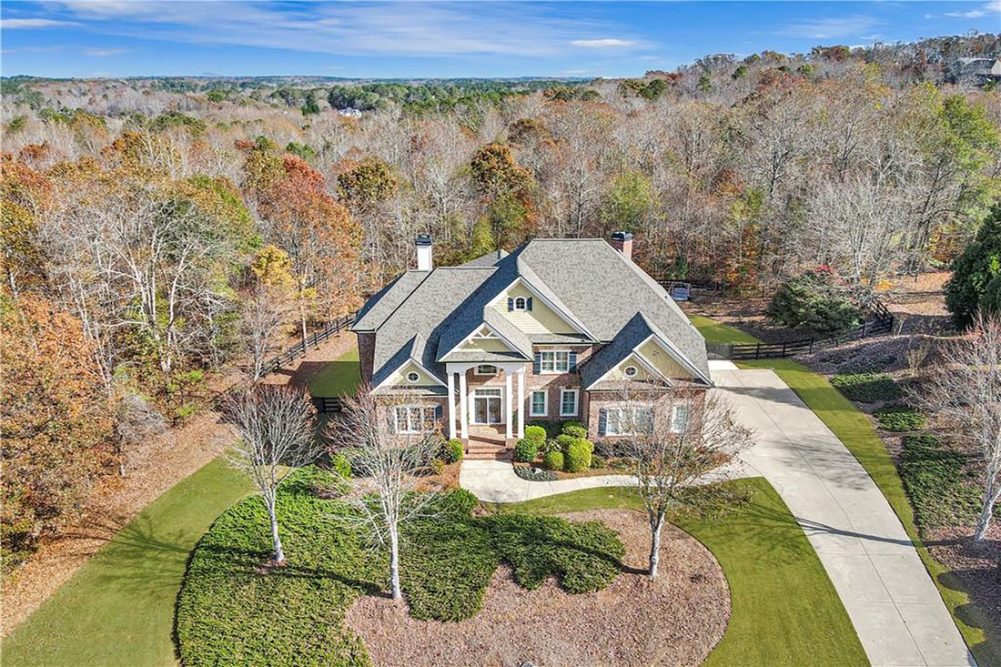 Beautiful Brick Home With Pool On 1.12+/ En Milton, Estados Unidos En Venta (12359358)