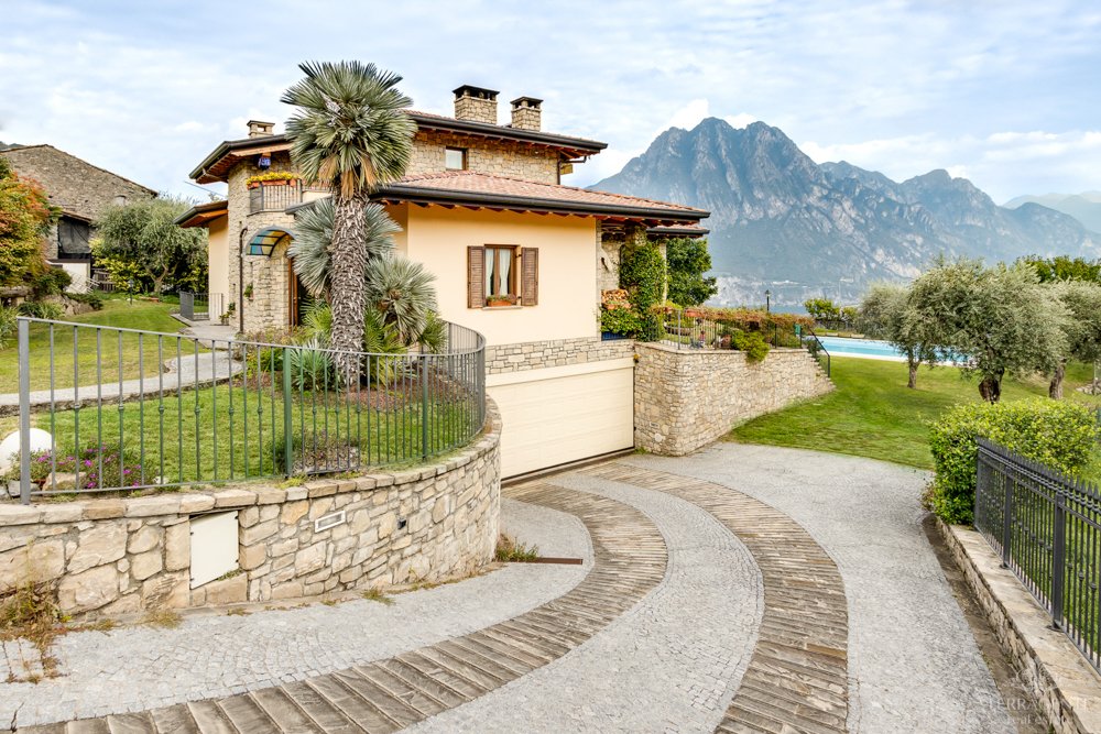 Amazing Villa With Swimming Pool And In Riva Di Solto, Lombardy, Italy