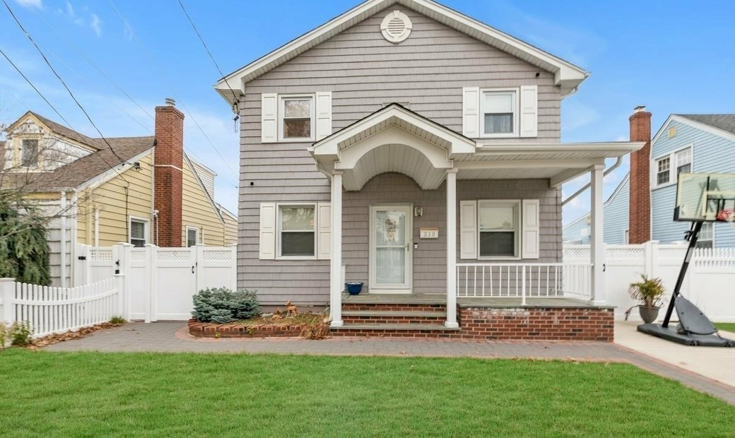 House Franklin Square In Franklin Square, New York, United States For