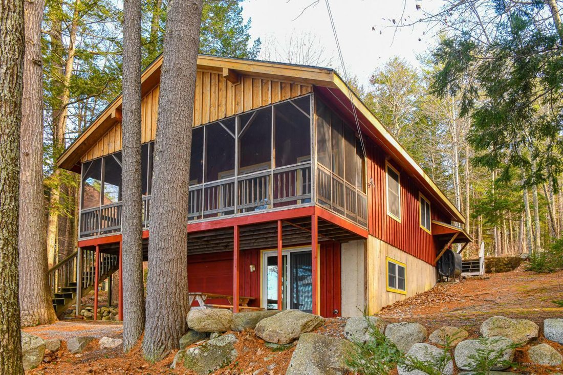 3 Bedrooms Single Family Detached In Naples, Maine, United States For