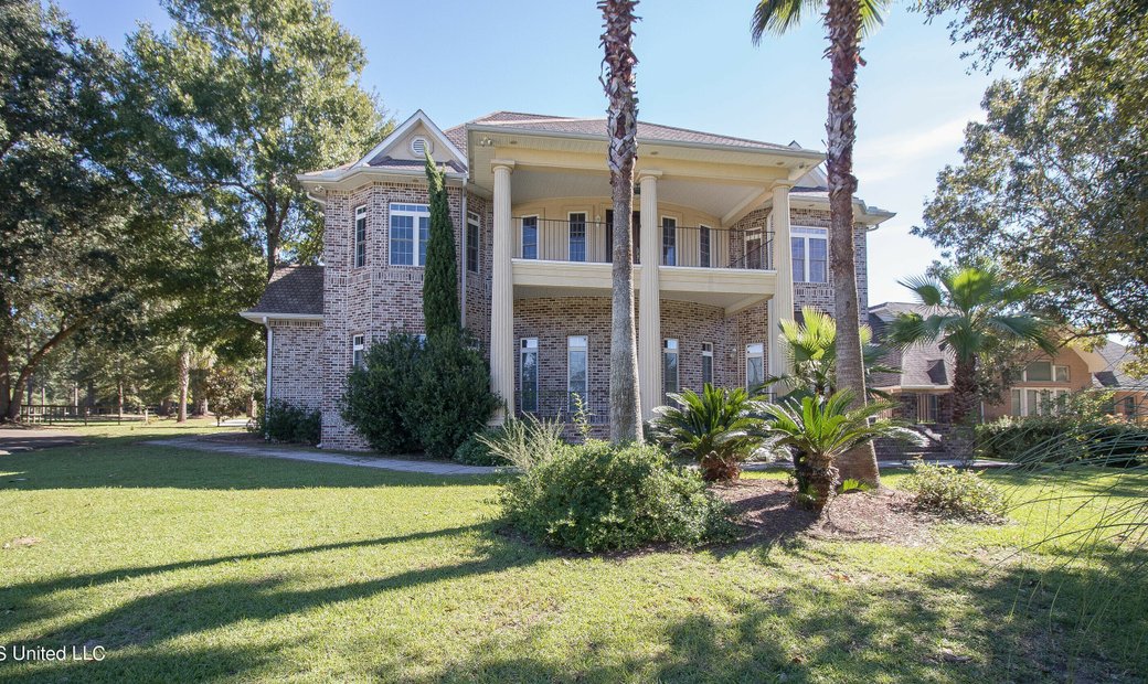 5 Bedrooms Single Family Detached In Diamondhead, Mississippi, United