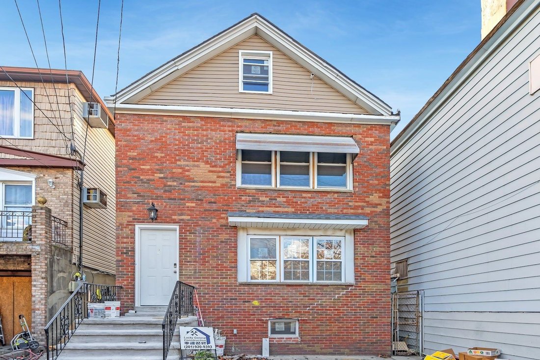 127 Hobart Avenue In Bayonne, New Jersey, United States For Sale (12363443)