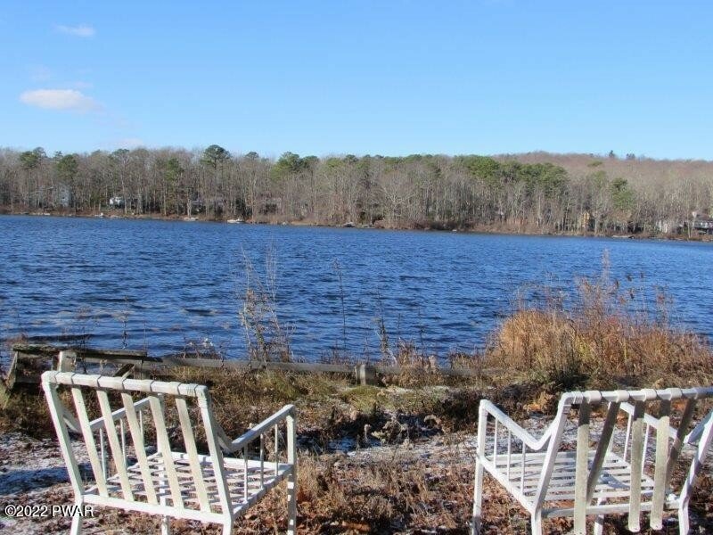 4 Bedrooms Single Family Detached In Hemlock Farms, Pennsylvania