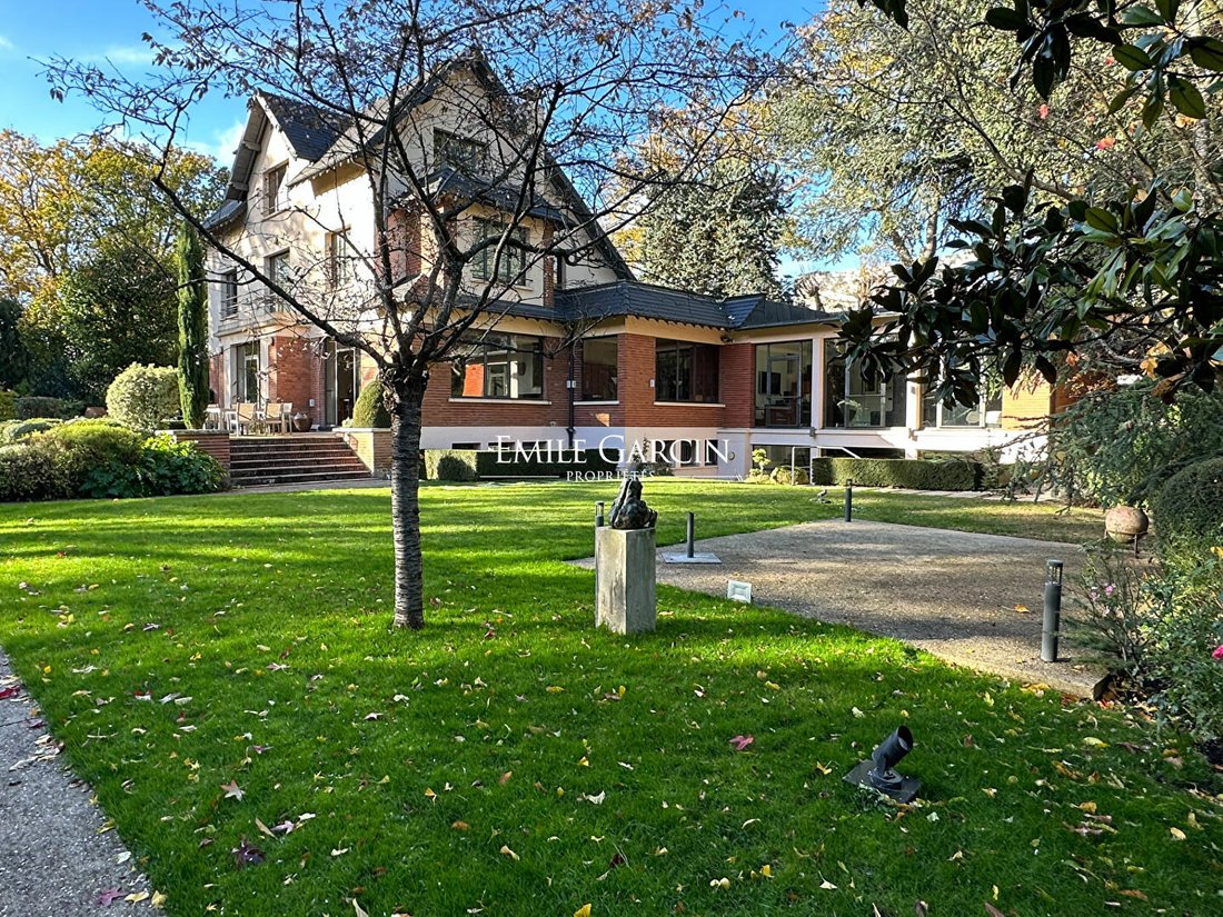 House For Sale In Garches In Garches, île De France, France For Sale