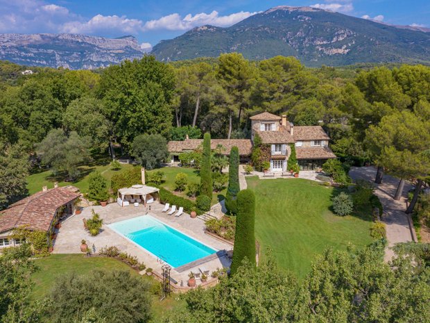 Luxury houses with helipad for sale in Roquefort-les-Pins, Provence ...