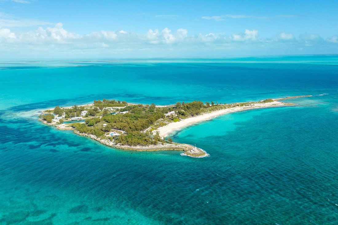 Little Whale Cay, The Berry Islands In Little Whale Cay, The Bahamas ...