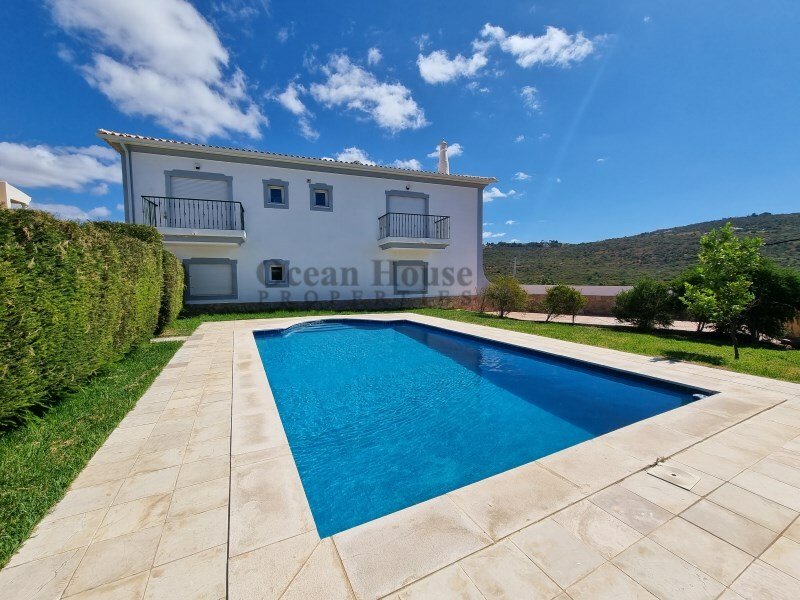 New 4 Bedroom Villas With Garage And Swimming Pool In Loulé, Algarve